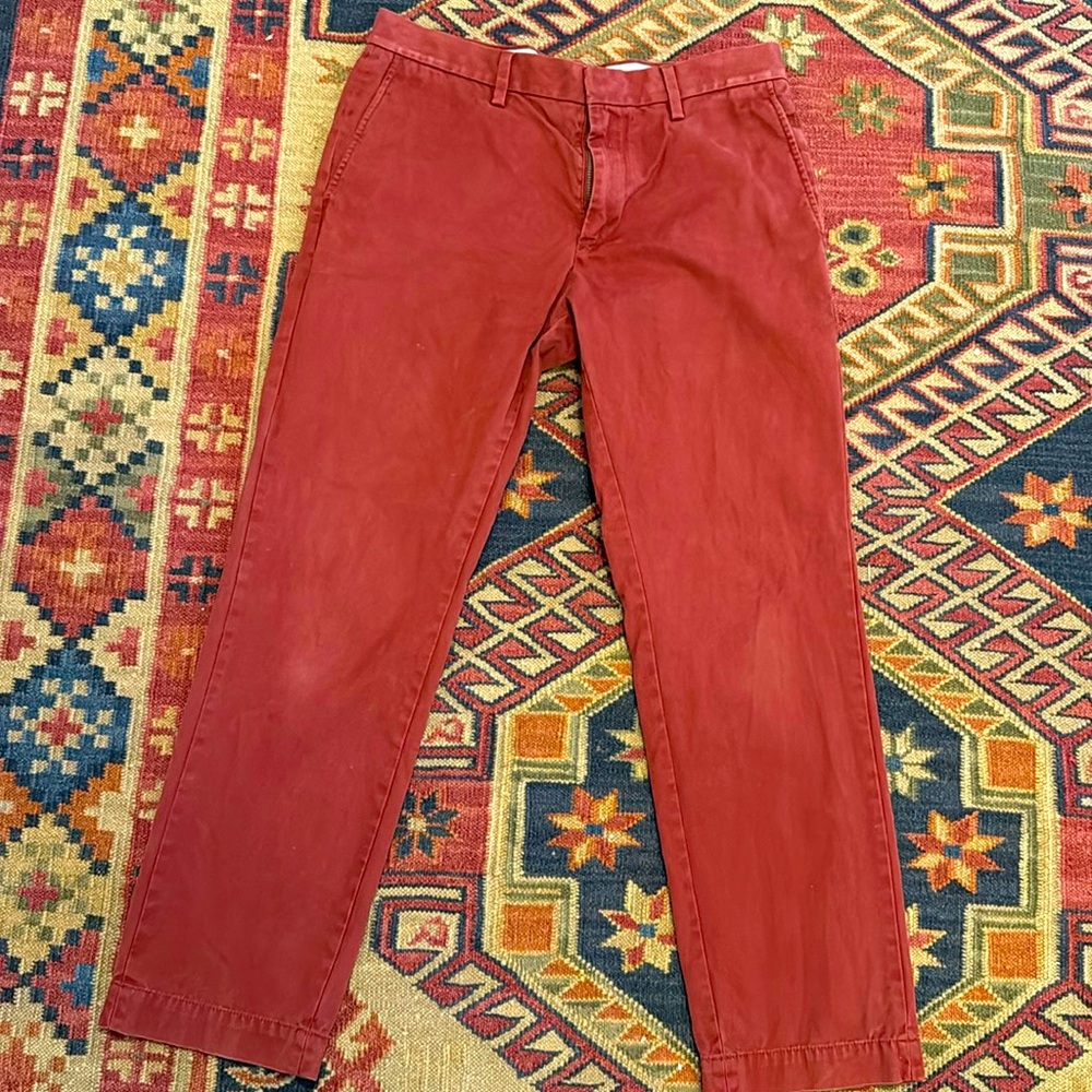 Banana Republic chino— color Muir wood— looks more rust. 31/30